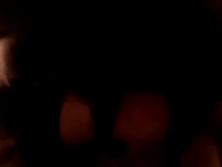 Je Transpirais Allongée Sous Le Chien
