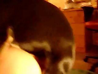 Finalement Presque Essoufflée Maman A Arrêté Le Jeu Et A Remis Sa Robe