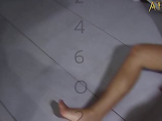 同时试图与马保持足够的距离