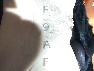 وضعت يدها وداعبت أنفه وف كته وتهمست