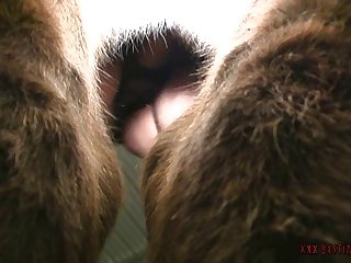 تطع والدتها احتواء حماسها. حاولت تشتيت انتباهها بمشاهدة بعض التلفاز ولعب لعبة ولكن